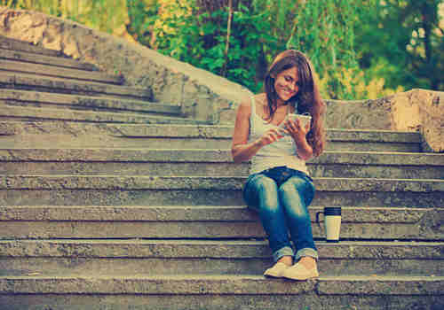 sustainable-woman-on-stairs